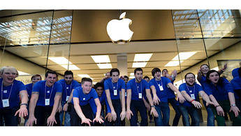 Los ladrones que visten con el uniforme de Apple