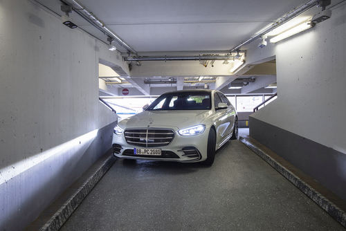 Mercedes prueba el aparcamiento completamente automatizado en el aeropuerto de Stuttgart