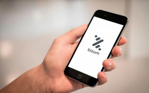 Hacienda elimina el límite de 3.000 euros y equipara Bizum a las tarjetas