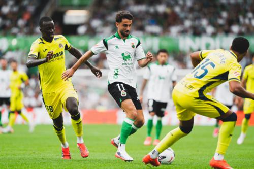 El futbolista Andrés Martín, del Real Racing de Santander, durante el primer encuentro del club cántabro en su regreso a la Primera División de LaLiga