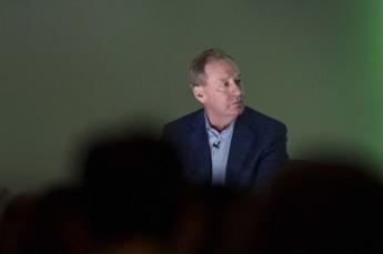 Brad Smith, presidente de Microsoft, apoya a Huawei en su disputa con Estados Unidos