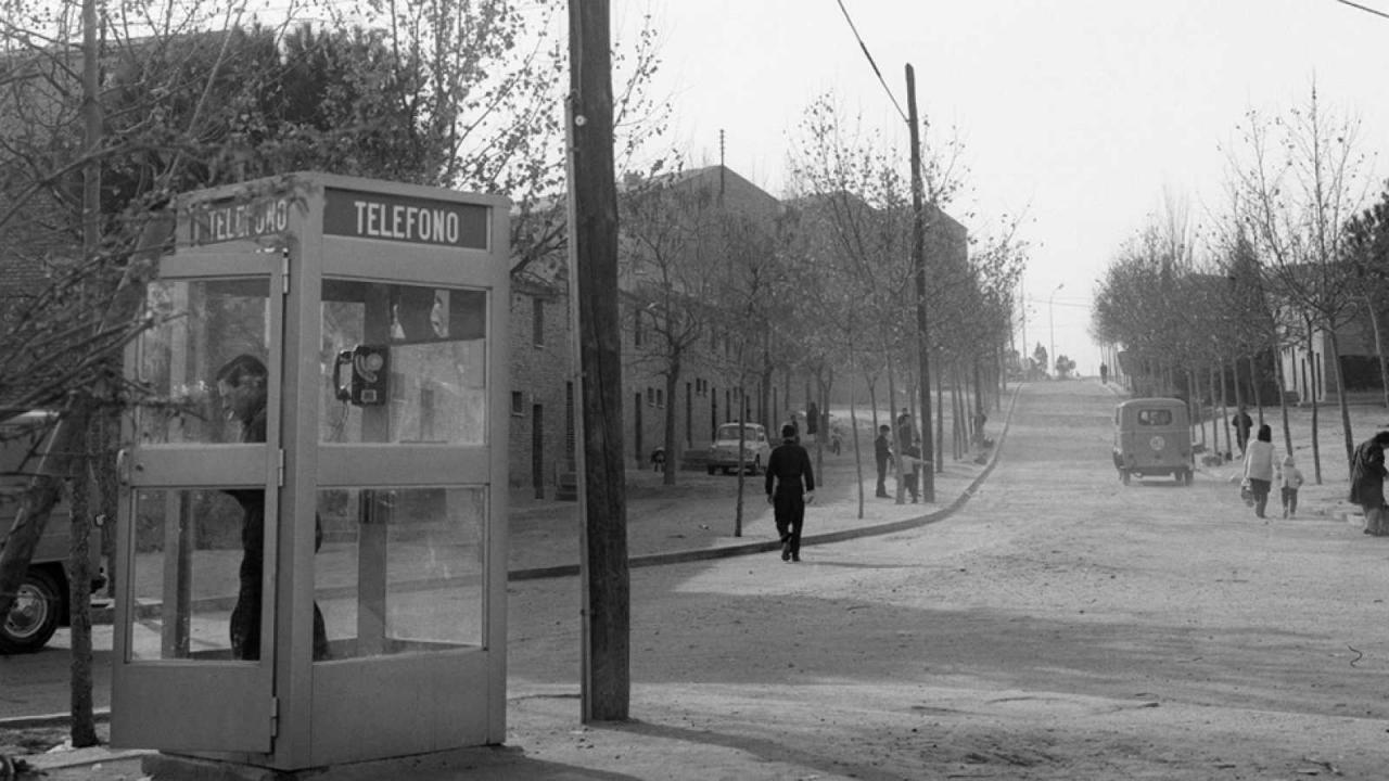 España, lista para decir adiós a las icónicas cabinas de teléfono (y a las guías telefónicas)