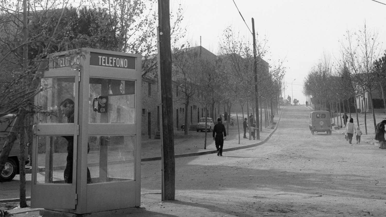 España, lista para decir adiós a las icónicas cabinas de teléfono (y a las guías telefónicas)