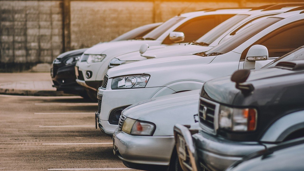 Las ventas de coches caen un 51,5% en enero de 2021