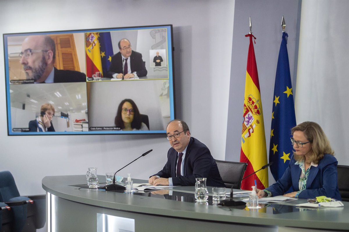 Nadia Calviño, vicepresidenta segunda del Gobierno y ministra de Asuntos Económicos y Transformación Digital de España y Miquel Iceta, ministro de Política Territorial y Función Pública, durante la rueda de prensa