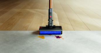 Dyson lanza PencilWash, su fregona eléctrica más ligera y fina para una limpieza húmeda más higiénica