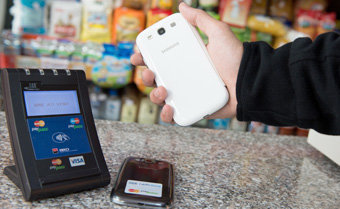 Pega una etiqueta Cashcloud en tu móvil y paga vía NFC con MasterCard PayPass