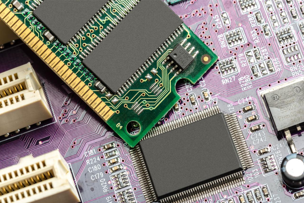 El CEO de Intel insinúa que la escasez de chips podría durar hasta 2024