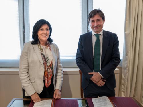 La directora del CNI, Esperanza Casteleiro, y el presidente de Microsoft España, Paco Salcedo