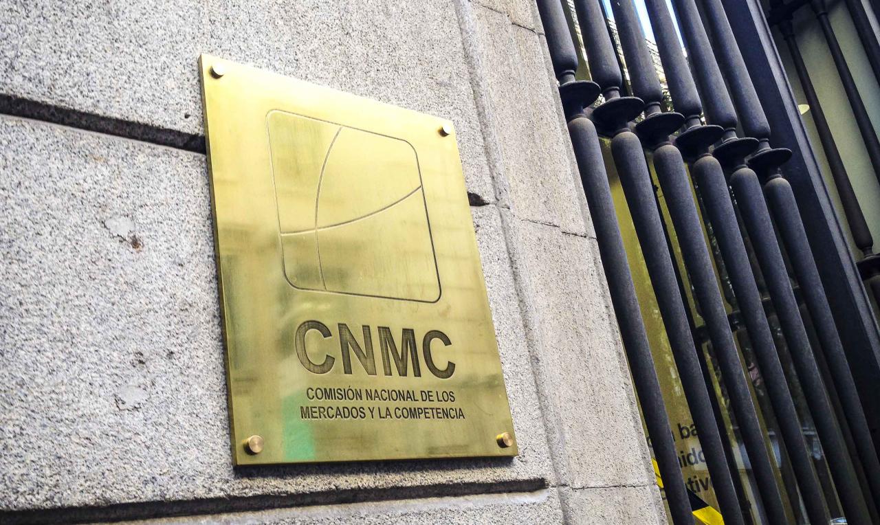 La CNMC abre expediente sancionador a Apple y Amazon por posibles prácticas anti-competencia