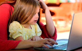Más del 61% de los padres españoles limitan el uso de Internet a sus hijos