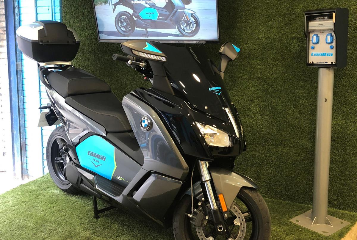 Cooltra introduce a la movilidad de Barcelona las motos eléctricas