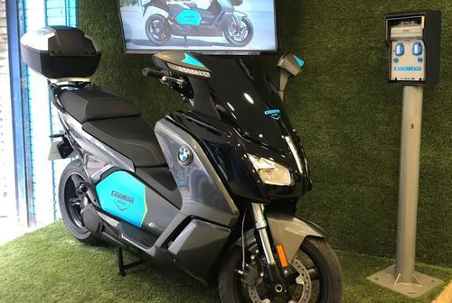 Cooltra introduce a la movilidad de Barcelona las motos eléctricas
