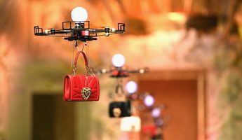 Dolce &amp; Gabbana hace desfilar su nueva colección en dron