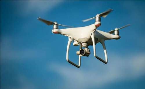 Indra marca su hoja de ruta para integrar el tráfico de drones y aviones
 