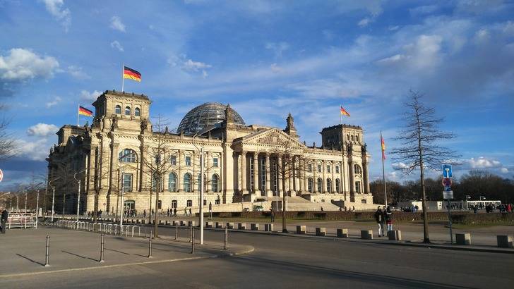 Merkel se preocupa por bots que pueden irrumpir en la campaña electoral