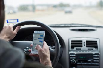 Los teléfonos móviles, una bomba para los conductores