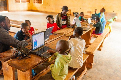 Eurona se adentra en Senegal llevando conexión a Internet a 2.000 escuelas