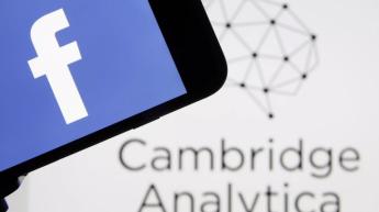 Italia impone una sanción de un millón de euros a Facebook por Cambridge Analytica