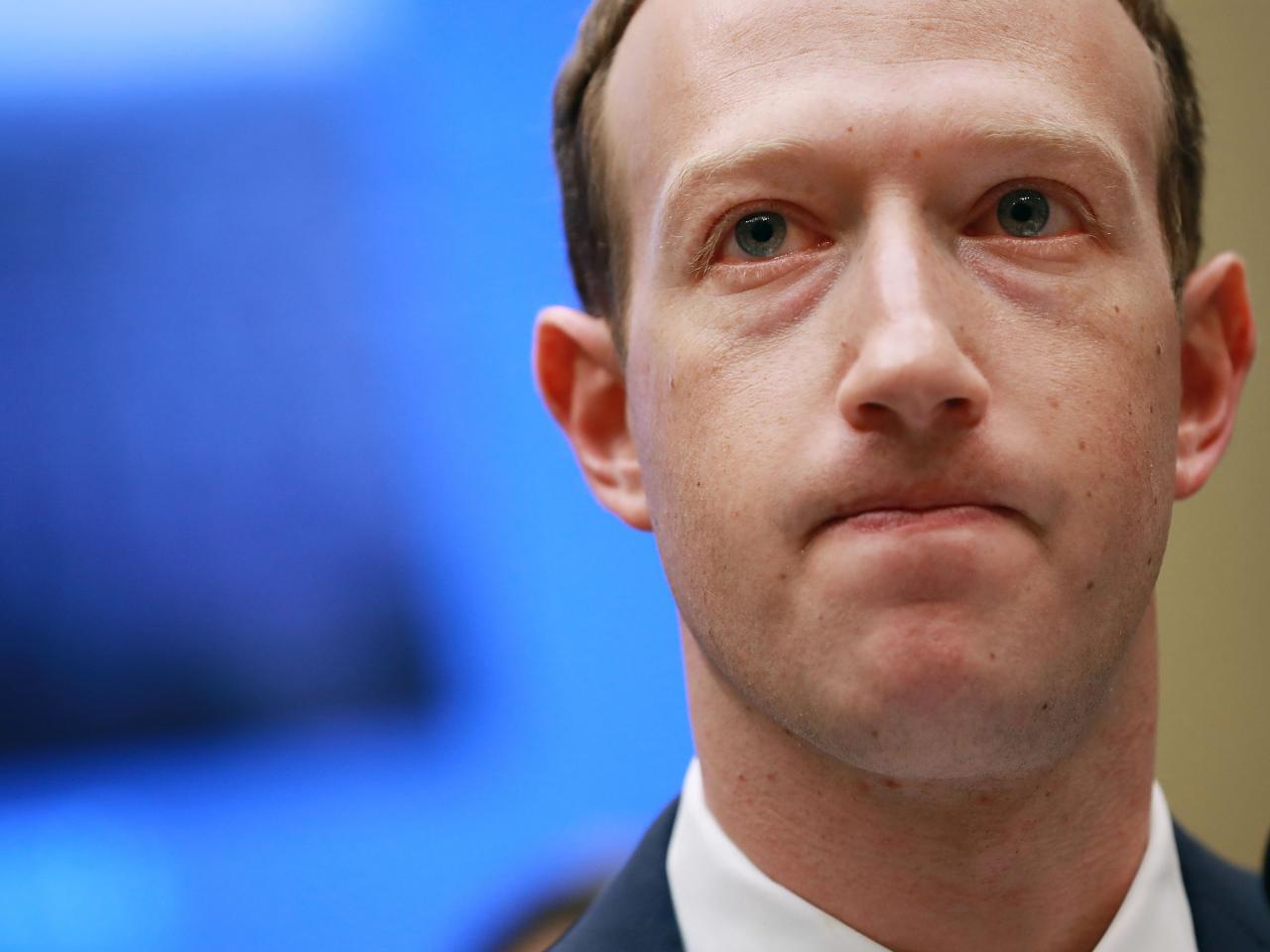Facebook sufre el peor día de su historia
 