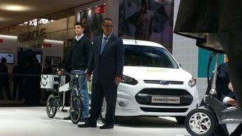 Ford muestra su app para coches electricos e innova con un ciclomotor