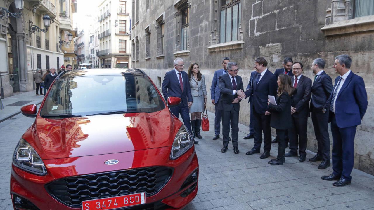 Directivos de Ford Europa junto a representantes de la Comunidad Valenciana