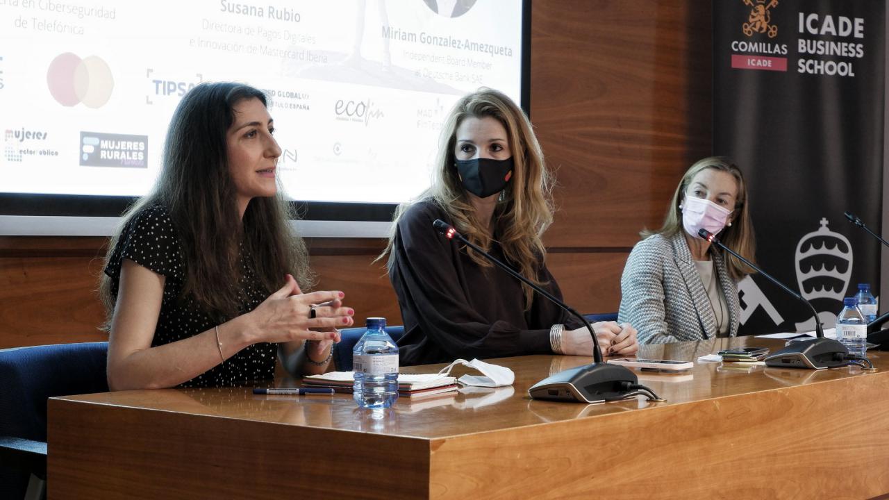 Carmen Torrano, experta en Ciberseguridad de Telefónica; Susana Rubio, directora de Pagos Digitales e Innovación de Mastercard Iberia; y Miriam Gonzalez-Amezqueta, independent Board Member at Deutsche Bank SAE