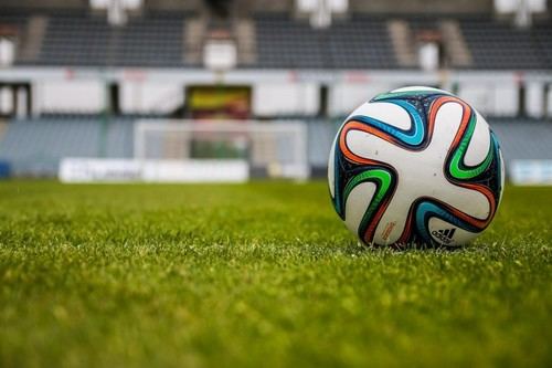 Vodafone denuncia a Movistar ante Competencia por el precio del fútbol