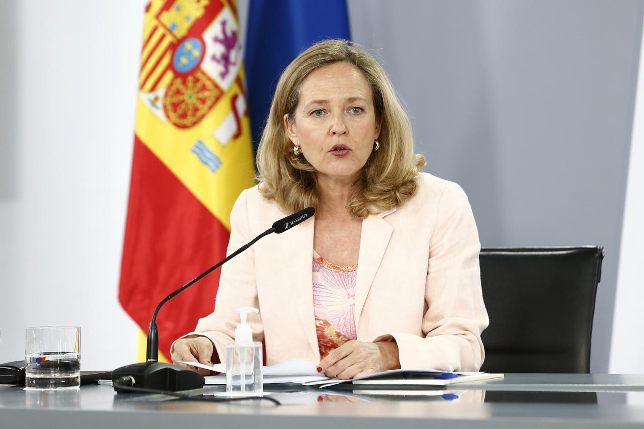 La vicepresidenta primera y ministra de Asuntos Económicos y Transformación Digital, Nadia Calviño, durante su intervención en la rueda de prensa posterior al Consejo de Ministros