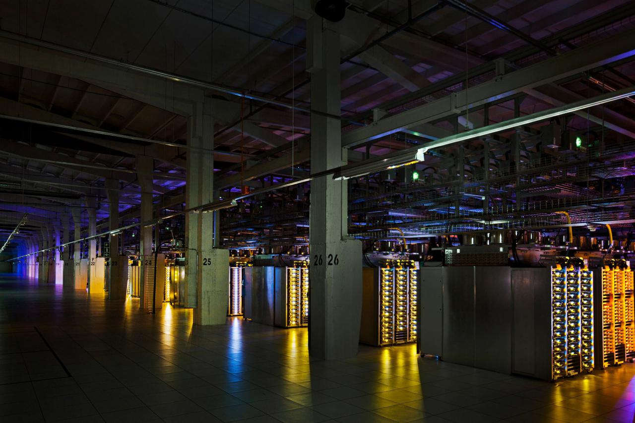 Interior del centro de datos de Google en Hamina, Finlandia