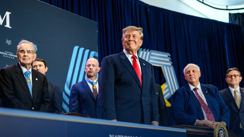 Trump quiere rebautizar la inteligencia artificial como “superinteligencia”
