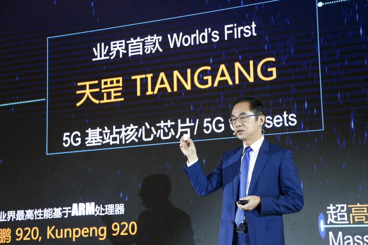 Ryan Ding, director del consejo ejecutivo de Huawei y presidente de la Unidad de Negocio de Operadores de la compañía, durante la presentación de Huawei TIANGANG