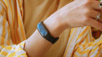 Amazon se alía con Bee para crear un asistente que escucha y aprende de las personas