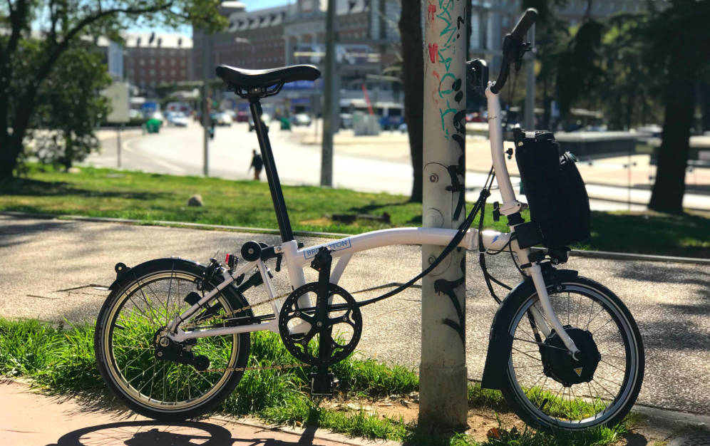 Brompton saca una nueva bicicleta eléctrica plegable para ciudades