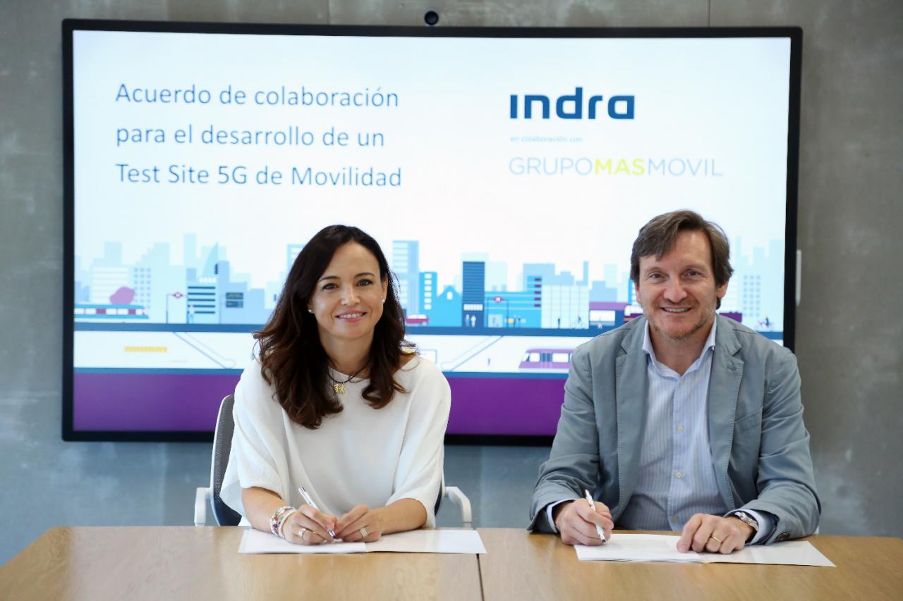 Berta Barrero, directora general del negocio de Mobility de Indra y Pablo Freire, Chief Strategy Officer del Grupo MásMóvil