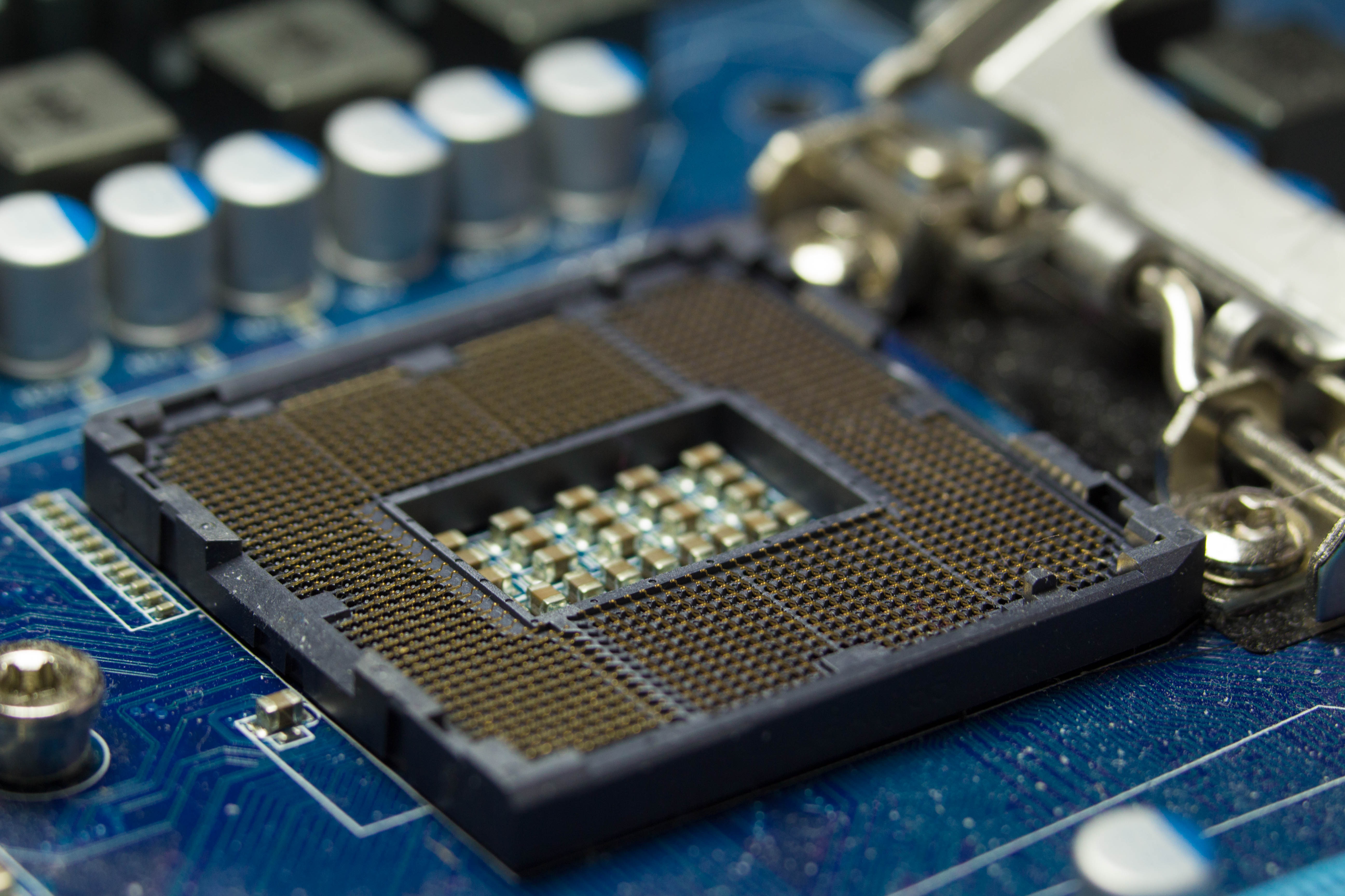 Intel y AMD, en busca de la tarjeta gráfica dedicada perfecta