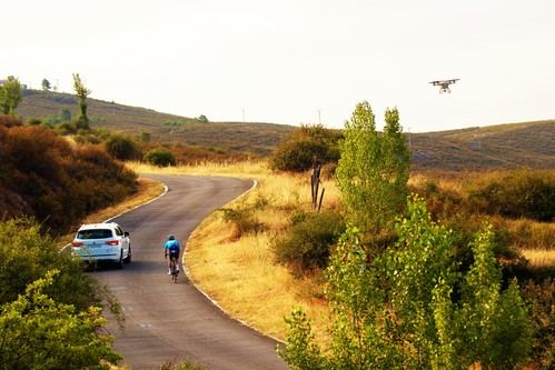 Drones para que los ciclistas circulen más seguros