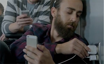 Samsung se burla deliberadamente de la batería del iPhone en su nuevo anuncio