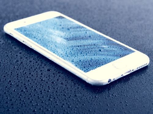 El iPhone 8 no es resistente al agua, aunque lo diga su publicidad