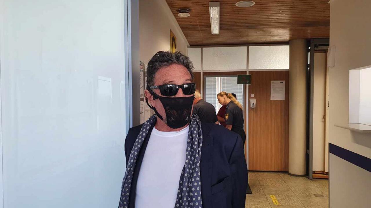 John McAfee fue detenido también en verano por llevar un tanga en lugar de una mascarilla