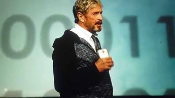 John McAfee se ofrece a hackear a Apple para que no se abran puertas traseras