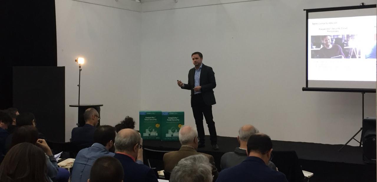 Pedro García-Villacañas, Head of Pre-Sales de Kaspersky, durante la presentación de la solución que se ha celebrado en el Teatro Alcázar de Madrid