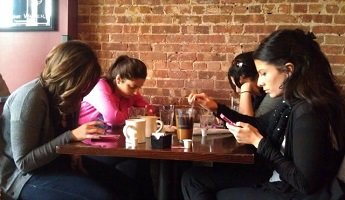 La marginación por Smartphone ya tiene nombre: `phubbing`