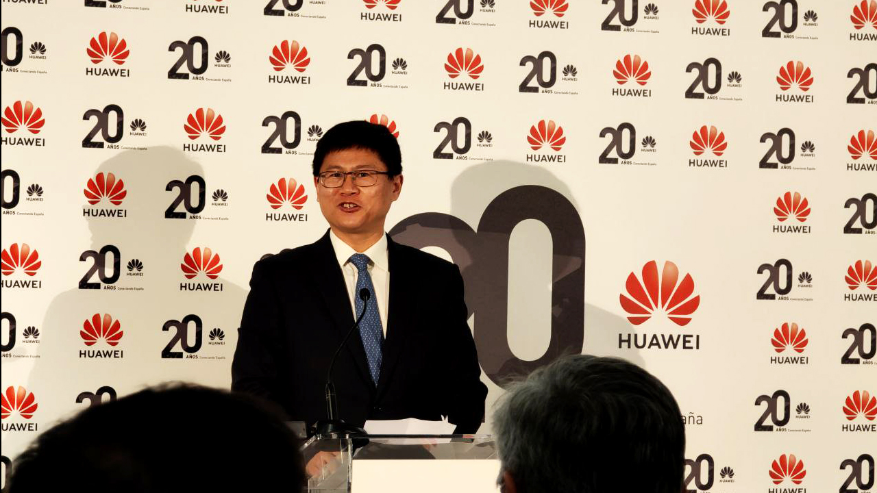 Li Peng, presidente de Huawei Europa, durante su intervención en el acto