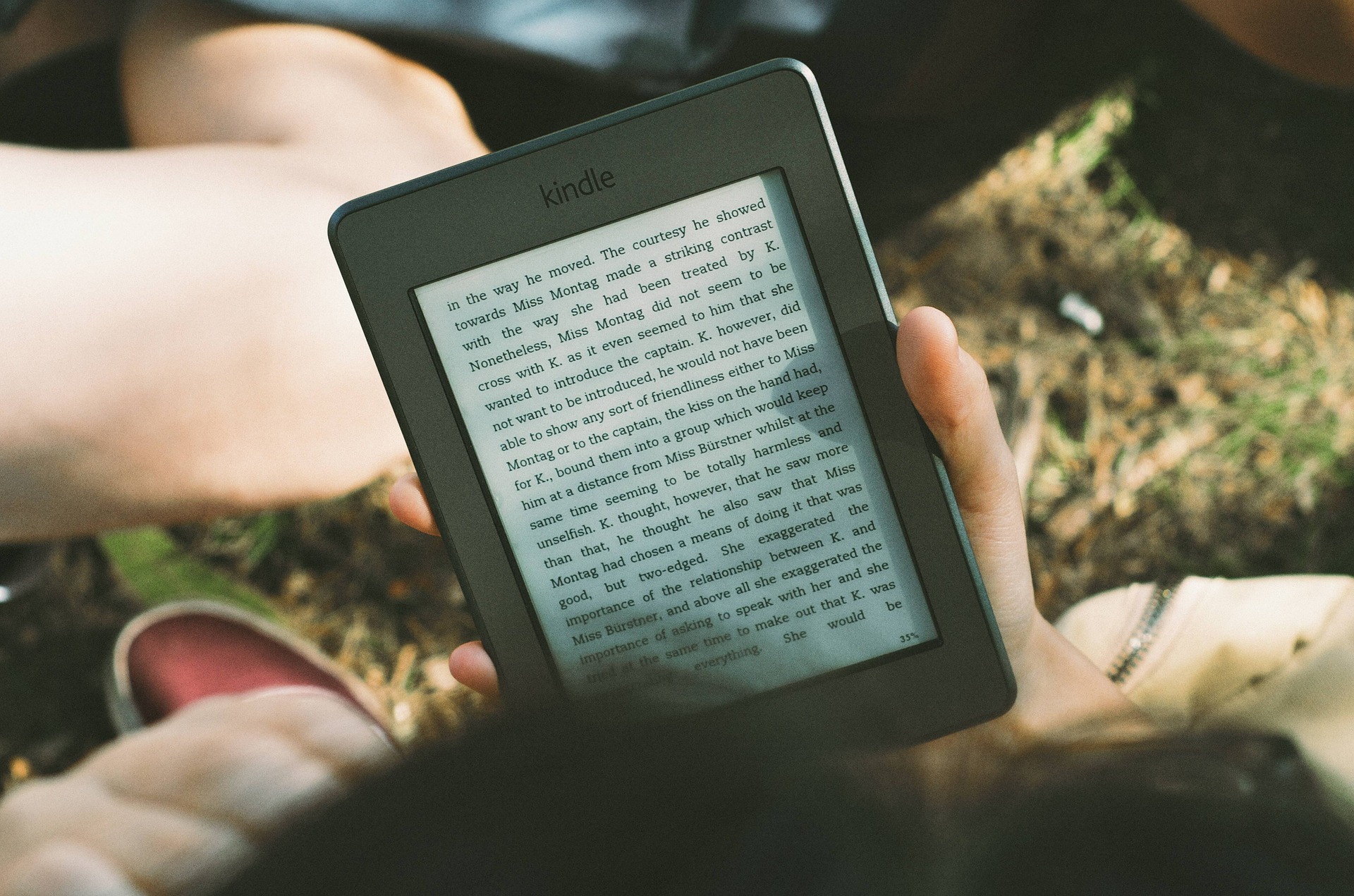 Las mujeres leen más, y los libros digitales siguen sin ser los favoritos