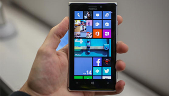 Los empleados de CaixaBank recibirán 30.000 dispositivos Nokia Lumia