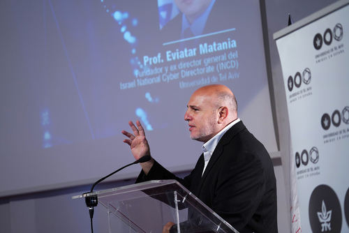 Eviatar Matania, profesor de la Universidad de Tel Aviv y fundador y ex director del Israel National Cyber Directorate, durante su intervención en la ponencia en la Universidad Nebrija