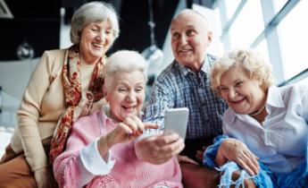 Al 79% de los españoles mayores de 55 años les fascina la tecnología y ya la integran en su rutina diaria