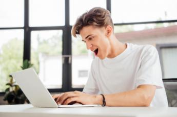 La Comisión Europea refuerza la protección digital de los menores con nuevas directrices y un sistema de verificación de edad