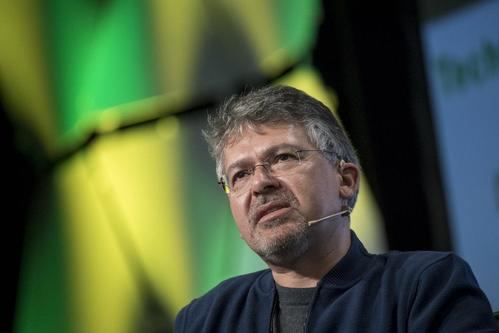 El antiguo jefe de AI de Google se pasa al bando de Apple